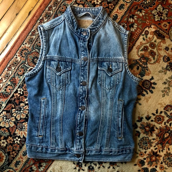 Vintage Levi’s Denim Vest with biker back patch - Picture 3 of 3